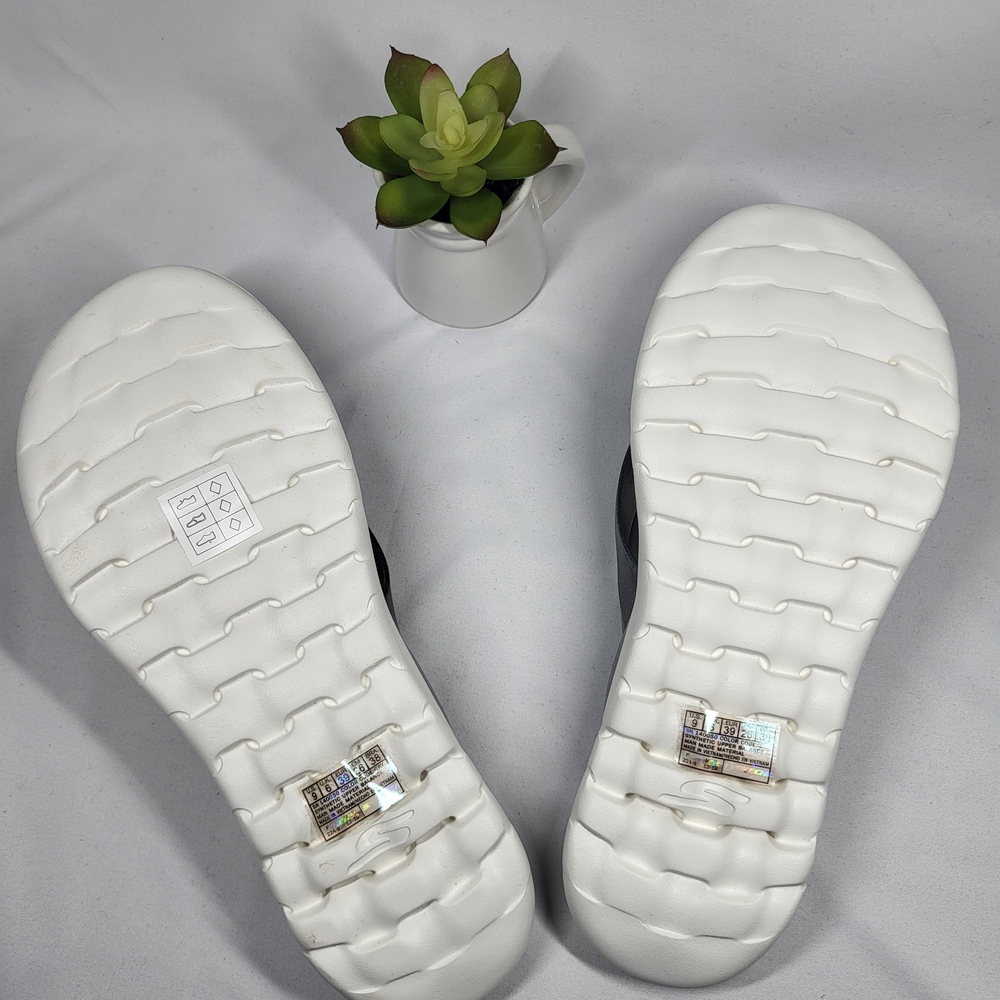 Skechers Gay And Silver Color Knit Casual Sandal-Style Sneaker Size 9 - Picture 4 of 4